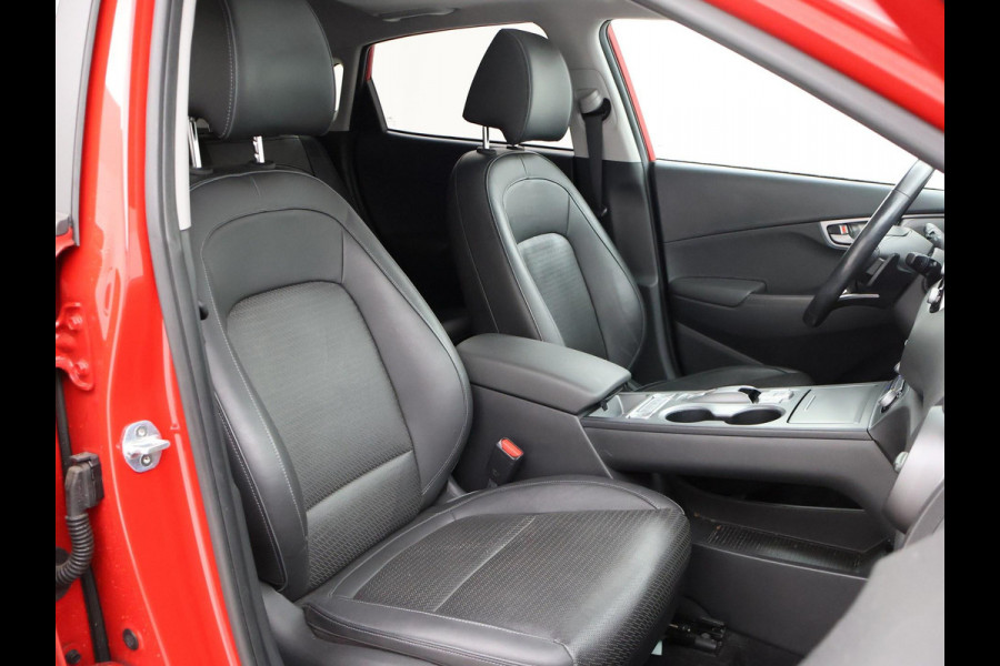 Hyundai Kona EV 64 kWh PREMIUM SKY 100% SOH + SCHUIFDAK | LEDER | STOELVENTILATIE | HEAD-UP | ADAPTIVE CRUISE | STUURVERW.