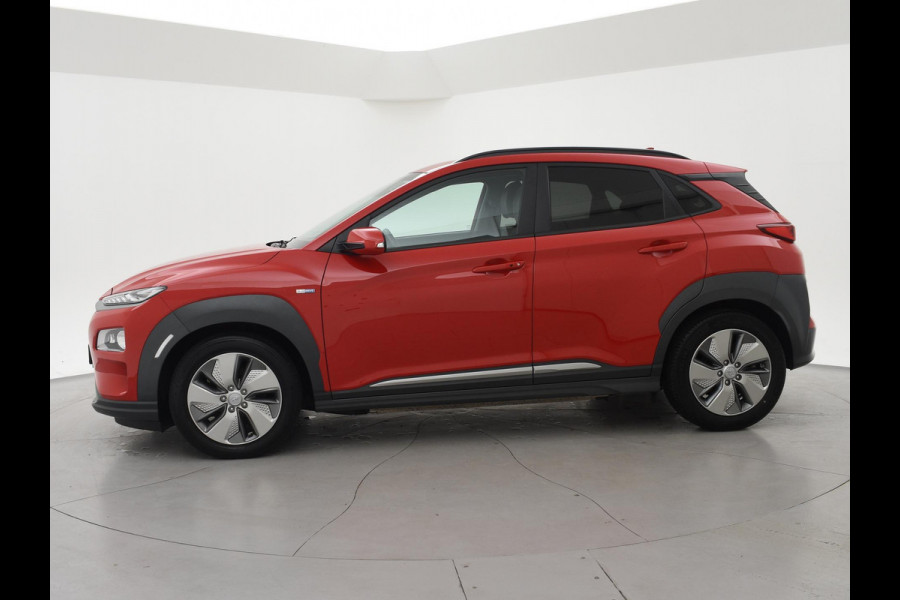 Hyundai Kona EV 64 kWh PREMIUM SKY 100% SOH + SCHUIFDAK | LEDER | STOELVENTILATIE | HEAD-UP | ADAPTIVE CRUISE | STUURVERW.
