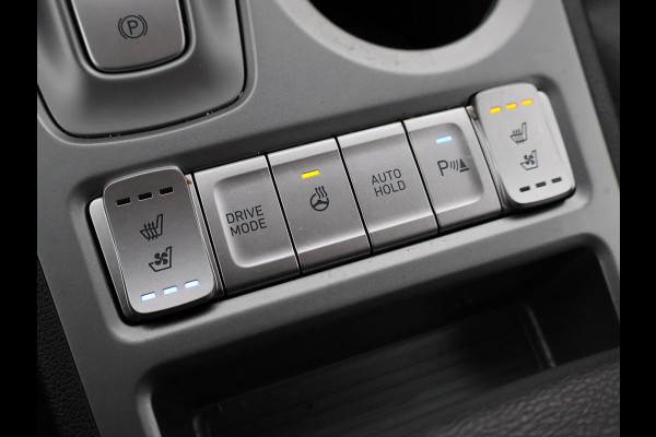 Hyundai Kona EV 64 kWh PREMIUM SKY 100% SOH + SCHUIFDAK | LEDER | STOELVENTILATIE | HEAD-UP | ADAPTIVE CRUISE | STUURVERW.