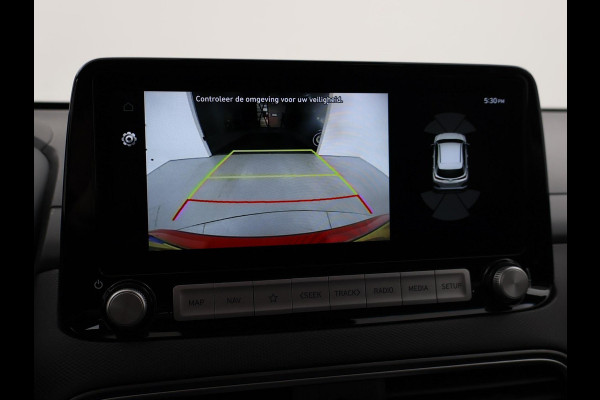 Hyundai Kona EV 64 kWh PREMIUM SKY 100% SOH + SCHUIFDAK | LEDER | STOELVENTILATIE | HEAD-UP | ADAPTIVE CRUISE | STUURVERW.