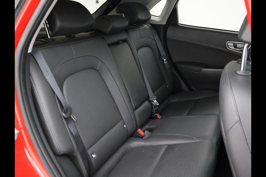 Hyundai Kona EV 64 kWh PREMIUM SKY 100% SOH + SCHUIFDAK | LEDER | STOELVENTILATIE | HEAD-UP | ADAPTIVE CRUISE | STUURVERW.