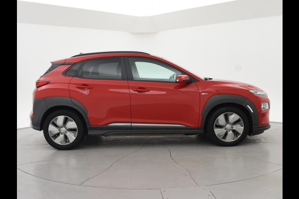 Hyundai Kona EV 64 kWh PREMIUM SKY 100% SOH + SCHUIFDAK | LEDER | STOELVENTILATIE | HEAD-UP | ADAPTIVE CRUISE | STUURVERW.