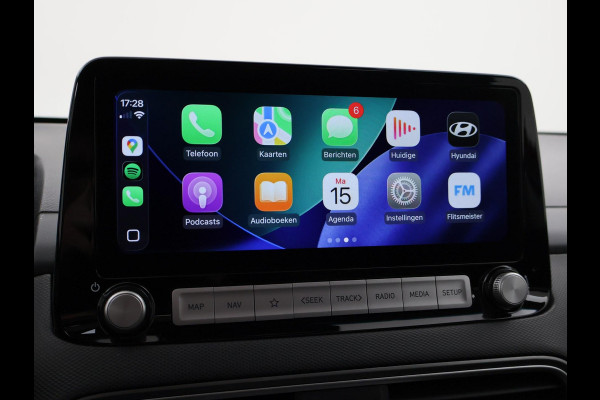 Hyundai Kona EV 64 kWh PREMIUM SKY 100% SOH + SCHUIFDAK | LEDER | STOELVENTILATIE | HEAD-UP | ADAPTIVE CRUISE | STUURVERW.