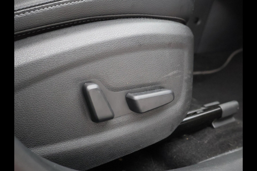 Hyundai Kona EV 64 kWh PREMIUM SKY 100% SOH + SCHUIFDAK | LEDER | STOELVENTILATIE | HEAD-UP | ADAPTIVE CRUISE | STUURVERW.
