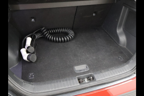 Hyundai Kona EV 64 kWh PREMIUM SKY 100% SOH + SCHUIFDAK | LEDER | STOELVENTILATIE | HEAD-UP | ADAPTIVE CRUISE | STUURVERW.