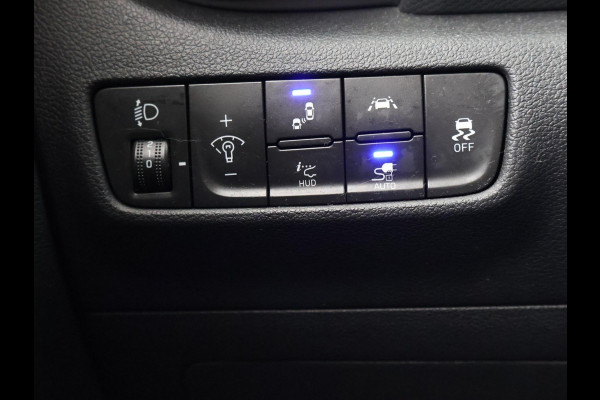 Hyundai Kona EV 64 kWh PREMIUM SKY 100% SOH + SCHUIFDAK | LEDER | STOELVENTILATIE | HEAD-UP | ADAPTIVE CRUISE | STUURVERW.