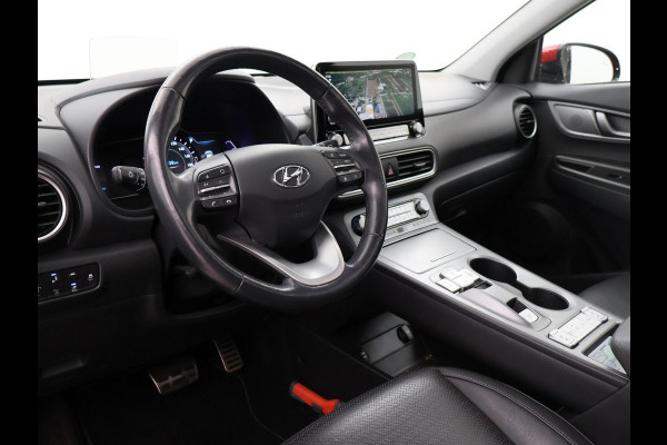Hyundai Kona EV 64 kWh PREMIUM SKY 100% SOH + SCHUIFDAK | LEDER | STOELVENTILATIE | HEAD-UP | ADAPTIVE CRUISE | STUURVERW.
