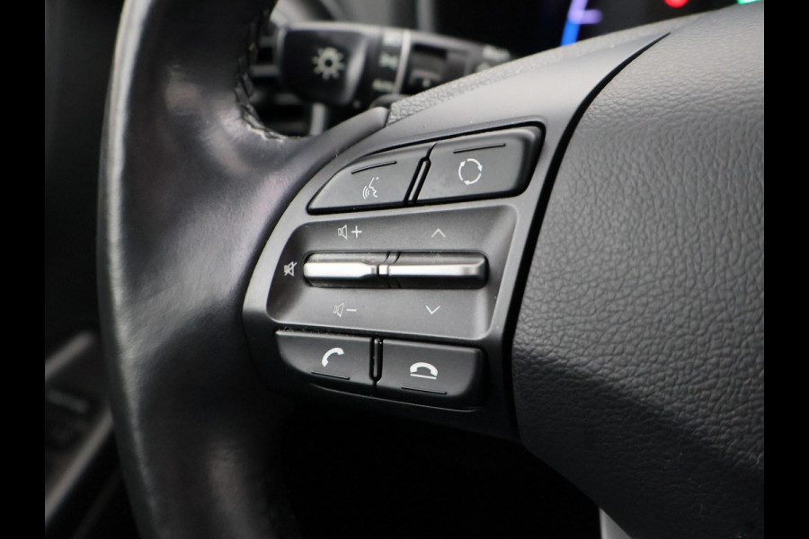 Hyundai Kona EV 64 kWh PREMIUM SKY 100% SOH + SCHUIFDAK | LEDER | STOELVENTILATIE | HEAD-UP | ADAPTIVE CRUISE | STUURVERW.