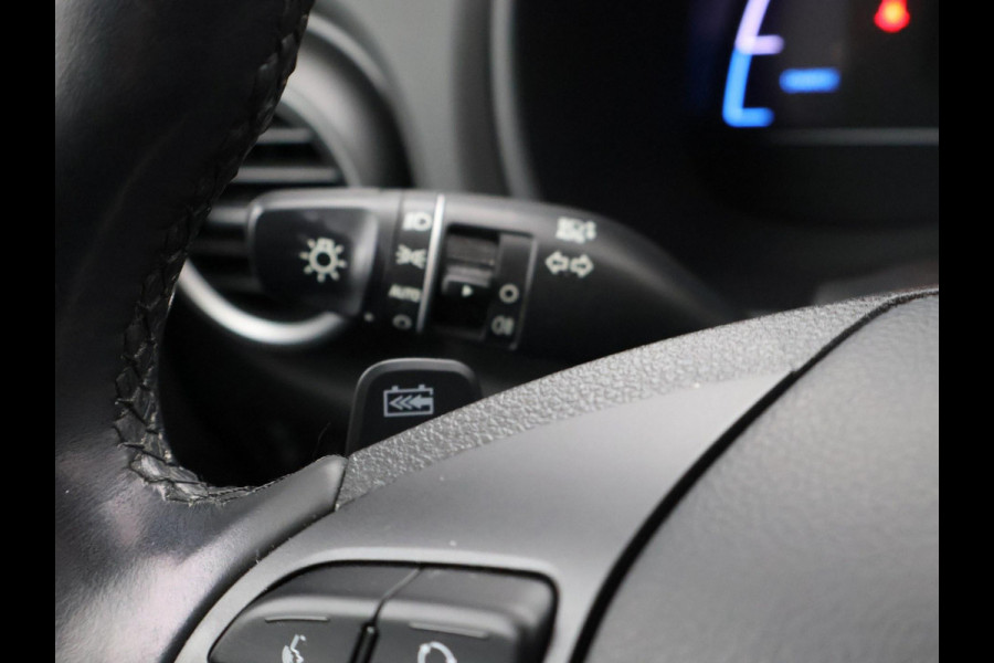 Hyundai Kona EV 64 kWh PREMIUM SKY 100% SOH + SCHUIFDAK | LEDER | STOELVENTILATIE | HEAD-UP | ADAPTIVE CRUISE | STUURVERW.
