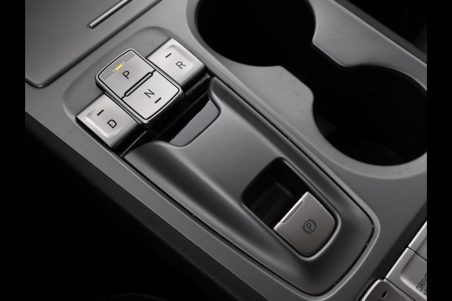 Hyundai Kona EV 64 kWh PREMIUM SKY 100% SOH + SCHUIFDAK | LEDER | STOELVENTILATIE | HEAD-UP | ADAPTIVE CRUISE | STUURVERW.