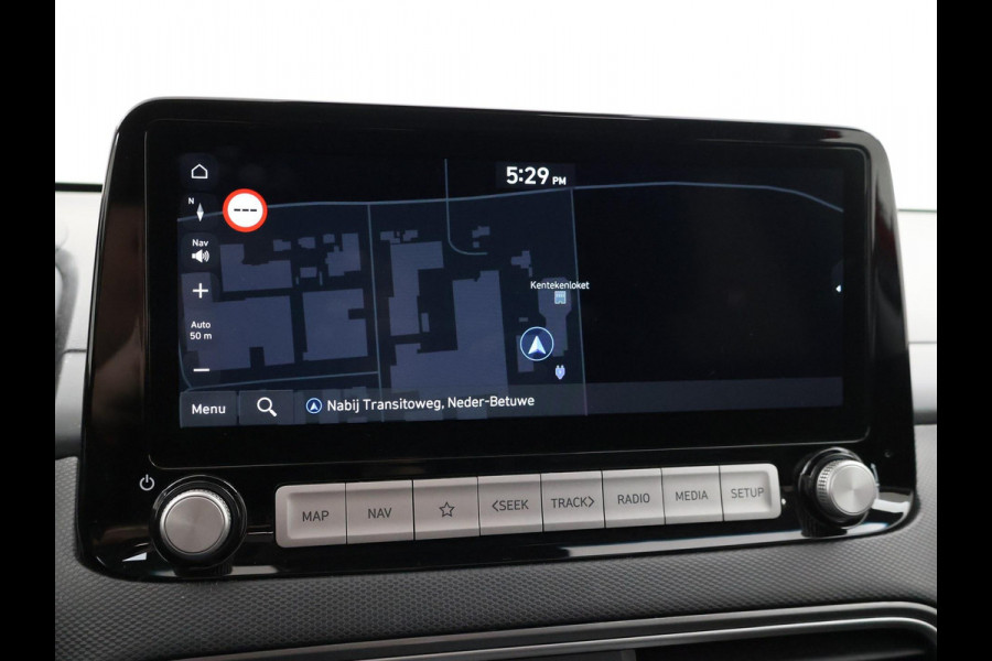Hyundai Kona EV 64 kWh PREMIUM SKY 100% SOH + SCHUIFDAK | LEDER | STOELVENTILATIE | HEAD-UP | ADAPTIVE CRUISE | STUURVERW.