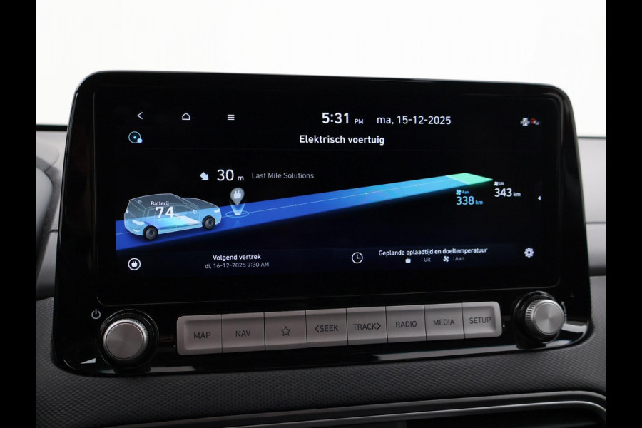 Hyundai Kona EV 64 kWh PREMIUM SKY 100% SOH + SCHUIFDAK | LEDER | STOELVENTILATIE | HEAD-UP | ADAPTIVE CRUISE | STUURVERW.