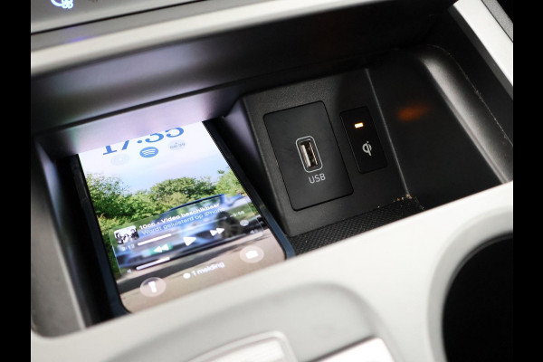 Hyundai Kona EV 64 kWh PREMIUM SKY 100% SOH + SCHUIFDAK | LEDER | STOELVENTILATIE | HEAD-UP | ADAPTIVE CRUISE | STUURVERW.