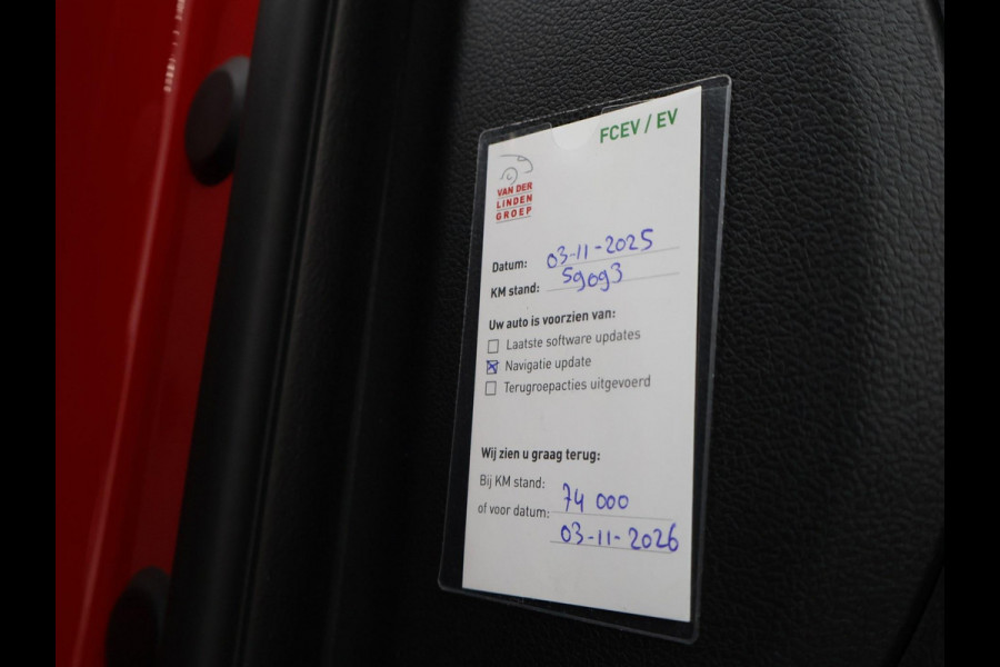 Hyundai Kona EV 64 kWh PREMIUM SKY 100% SOH + SCHUIFDAK | LEDER | STOELVENTILATIE | HEAD-UP | ADAPTIVE CRUISE | STUURVERW.