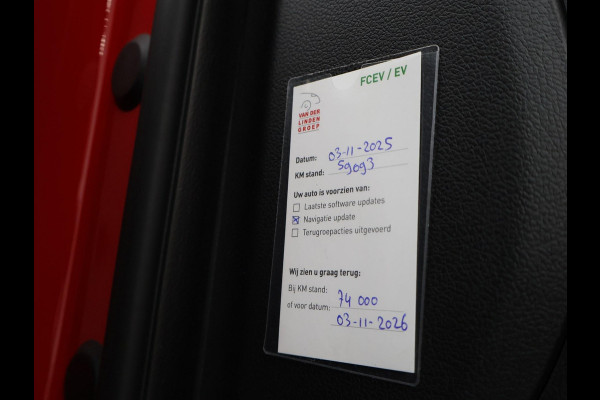 Hyundai Kona EV 64 kWh PREMIUM SKY 100% SOH + SCHUIFDAK | LEDER | STOELVENTILATIE | HEAD-UP | ADAPTIVE CRUISE | STUURVERW.