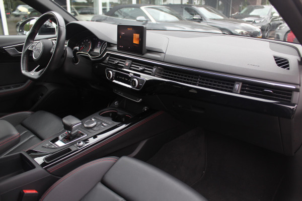 Audi A4 Avant 40 TFSI 191pk Sport S line black edition / Leder / Navigatie / Parkeerhulp V+A / 18'' / LED Koplampen / Getint glas / Cruise Control