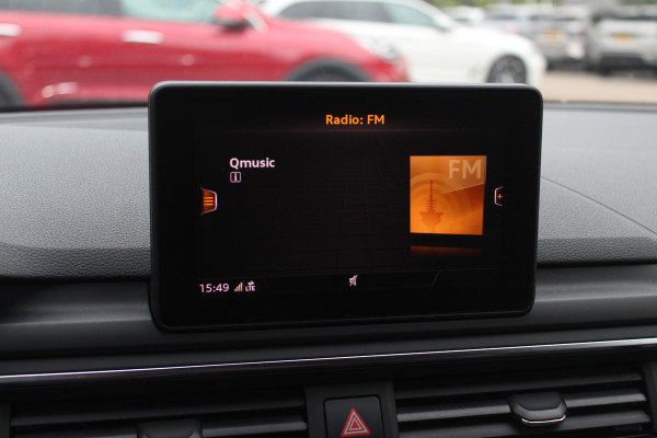 Audi A4 Avant 40 TFSI 191pk Sport S line black edition / Leder / Navigatie / Parkeerhulp V+A / 18'' / LED Koplampen / Getint glas / Cruise Control