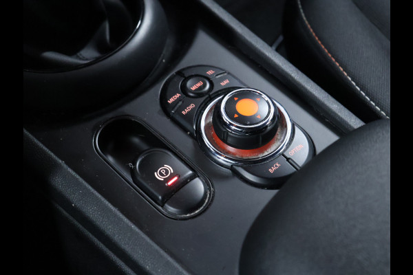 MINI Clubman 1.5 Cooper Salt Business [PDC ACHTER, CLIMATE CONTROL, CRUISE CONTROL, BLUETOOTH TELEFOON, NAVIGATIE, LICHTMETALEN VELGEN, NIEUWSTAAT]