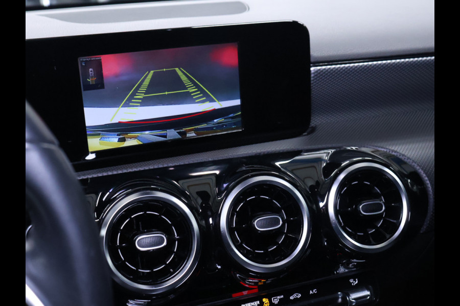 Mercedes-Benz A-Klasse 200 AMG Sport [SPORTSTOELEN, CAMERA, PDC V+A, STOELVERWARMING, CLIMATE CONTROL, CRUISE CONTROL, BLUETOOTH, NAVIGATIE, FLIPPERS, NIEUWSTAAT]