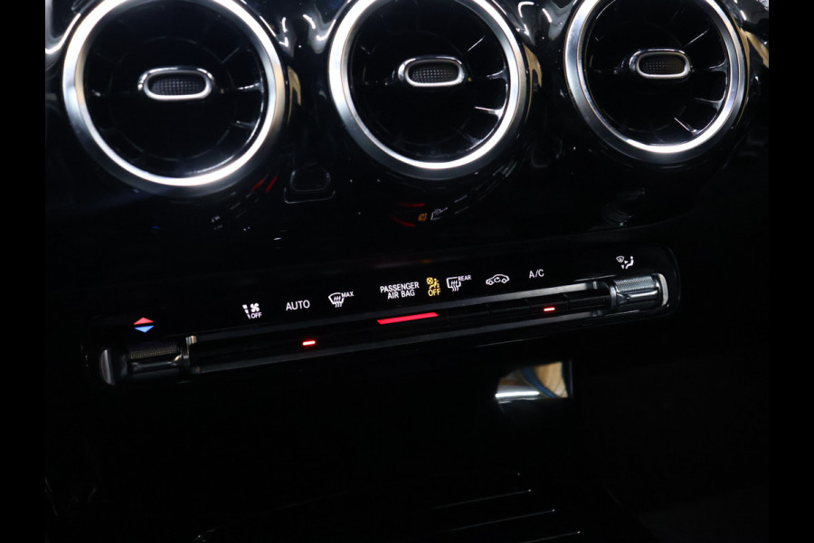 Mercedes-Benz A-Klasse 200 AMG Sport [SPORTSTOELEN, CAMERA, PDC V+A, STOELVERWARMING, CLIMATE CONTROL, CRUISE CONTROL, BLUETOOTH, NAVIGATIE, FLIPPERS, NIEUWSTAAT]