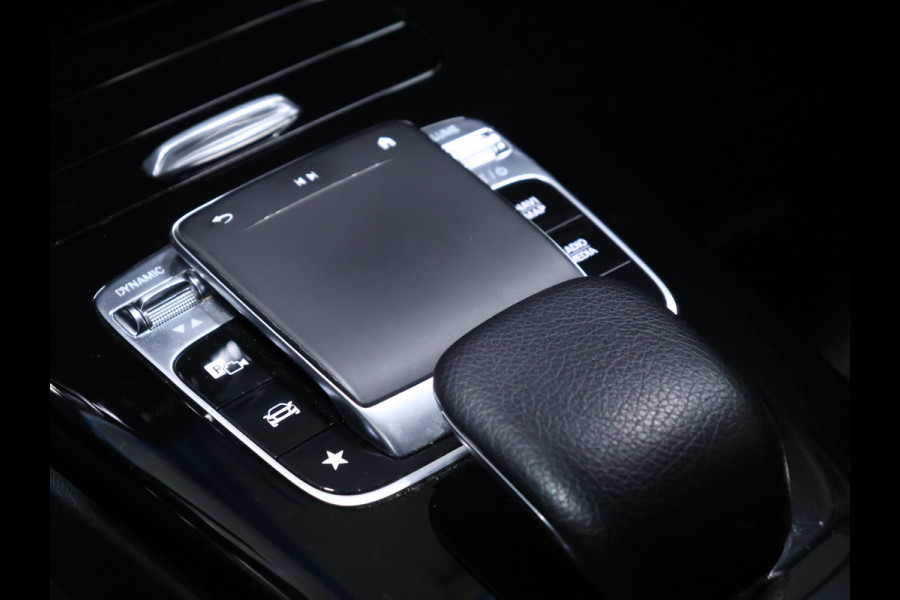 Mercedes-Benz A-Klasse 200 AMG Sport [SPORTSTOELEN, CAMERA, PDC V+A, STOELVERWARMING, CLIMATE CONTROL, CRUISE CONTROL, BLUETOOTH, NAVIGATIE, FLIPPERS, NIEUWSTAAT]