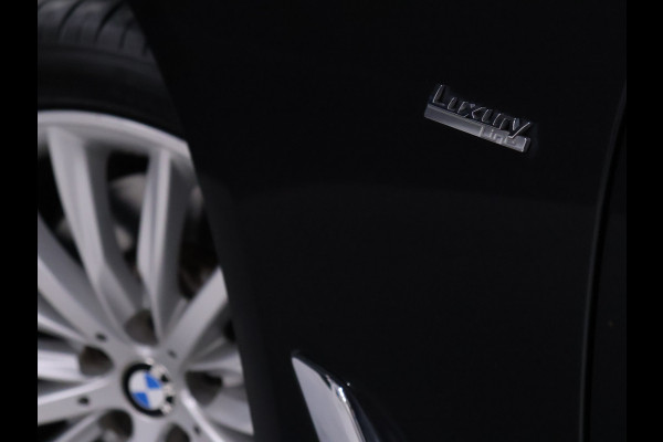 BMW 5 Serie Touring 530i High Executive Luxury Line [LUCHTVERING, SCHUIFKANTELDAK, MEMORY SEATS, HEAD-UP, ACTIVE PROTECTION, STUURVERWARMING, ACHTERUITRIJCAMERA, PDC V+A, STOELVERWARMING, BMW ADAPTIVE LED, CRUISE, CLIMATE, BLUETOOTH, NIEUWSTAA