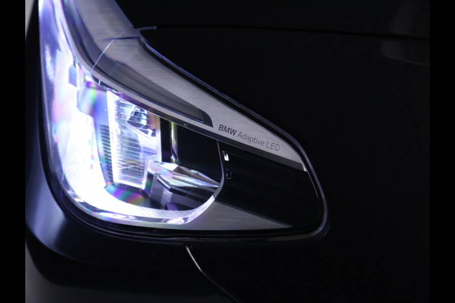 BMW 5 Serie Touring 530i High Executive Luxury Line [LUCHTVERING, SCHUIFKANTELDAK, MEMORY SEATS, HEAD-UP, ACTIVE PROTECTION, STUURVERWARMING, ACHTERUITRIJCAMERA, PDC V+A, STOELVERWARMING, BMW ADAPTIVE LED, CRUISE, CLIMATE, BLUETOOTH, NIEUWSTAA