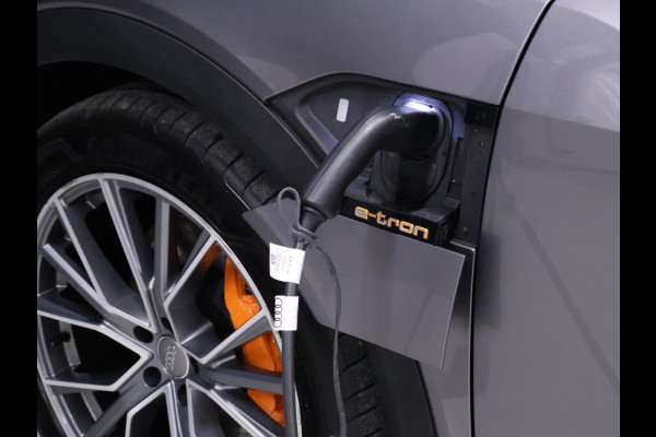 Audi e-tron 55 quattro edition 95 kWh Sport [LUCHTVERING, BLUETOOTH TELEFOON, PDC V+A, CRUISE CONTROL, CLIMATE CONTROL, LANE ASSIST, ELEKTRISCHE ACHTERKLEP, LED KOPLAMPEN, NIEUWSTAAT]
