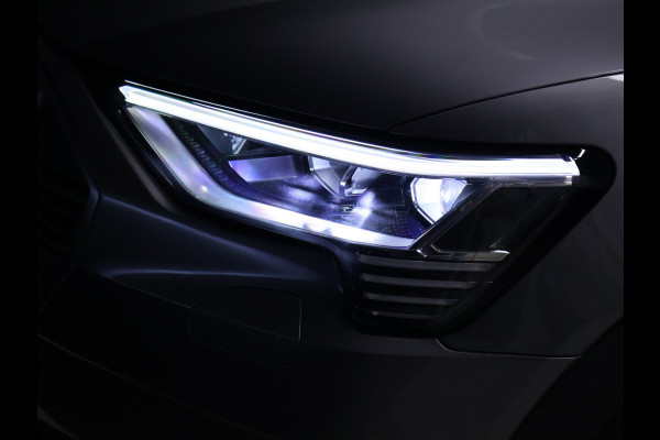 Audi e-tron 55 quattro edition 95 kWh Sport [LUCHTVERING, BLUETOOTH TELEFOON, PDC V+A, CRUISE CONTROL, CLIMATE CONTROL, LANE ASSIST, ELEKTRISCHE ACHTERKLEP, LED KOPLAMPEN, NIEUWSTAAT]