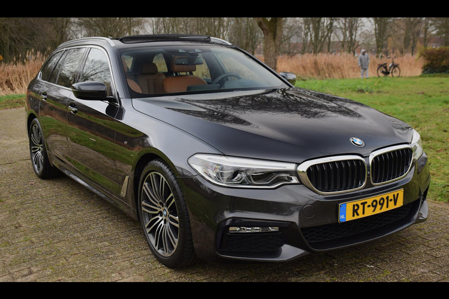 BMW 5 Serie Touring 520i High Executive*Nappa Leder*HUD*PANO*M-Pakket*Enz*