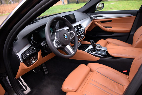 BMW 5 Serie Touring 520i High Executive*Nappa Leder*HUD*PANO*M-Pakket*Enz*