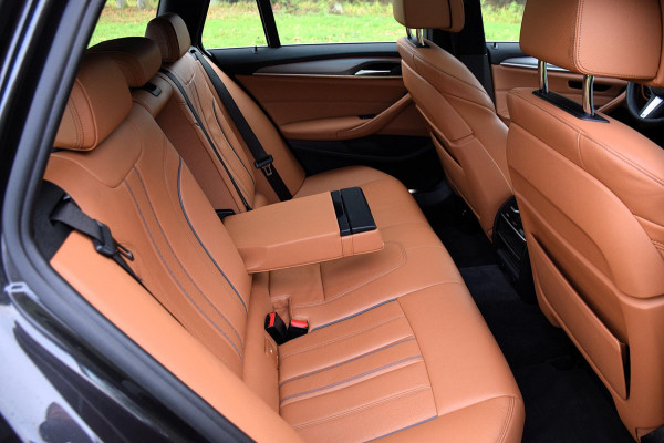BMW 5 Serie Touring 520i High Executive*Nappa Leder*HUD*PANO*M-Pakket*Enz*
