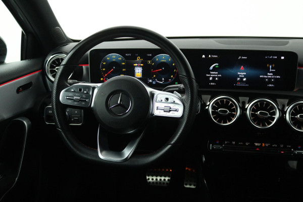 Mercedes-Benz A-Klasse 180 Business Solution AMG (SFEERVERLICHTING, STOELVERWARMING, ACHTERUITRIJCAMERA, NAVIGATIE, SENSOREN)