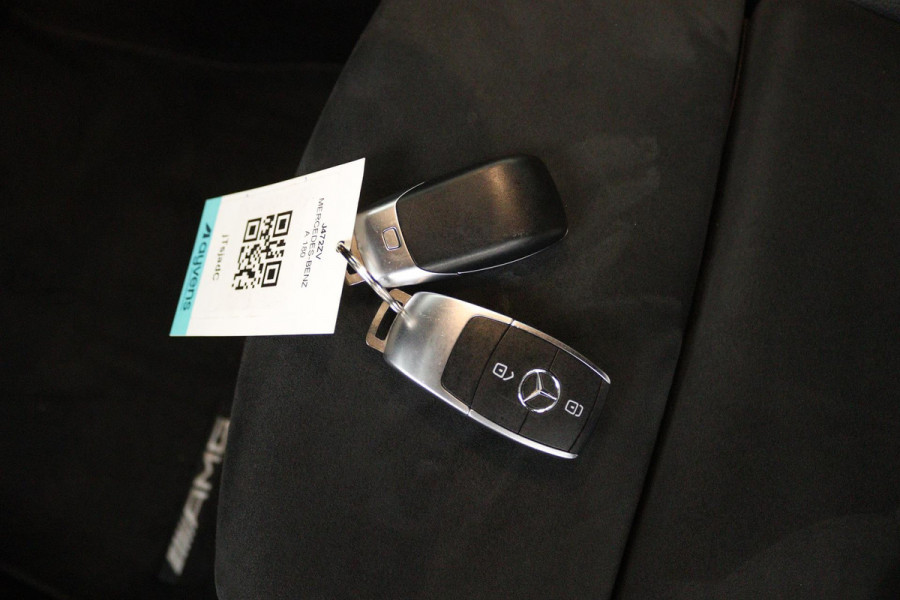 Mercedes-Benz A-Klasse 180 Business Solution AMG (SFEERVERLICHTING, STOELVERWARMING, ACHTERUITRIJCAMERA, NAVIGATIE, SENSOREN)