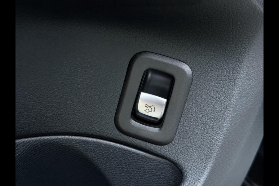 Mercedes-Benz C-Klasse Estate 180 AMG Automaat | Panorama | Leer | LED matrix | Sfeerverlichting | Apple CarPlay | 360°-camera | Night Pakket | DAB ont