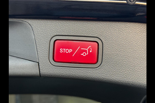 Mercedes-Benz C-Klasse Estate 180 AMG Automaat | Panorama | Leer | LED matrix | Sfeerverlichting | Apple CarPlay | 360°-camera | Night Pakket | DAB ont