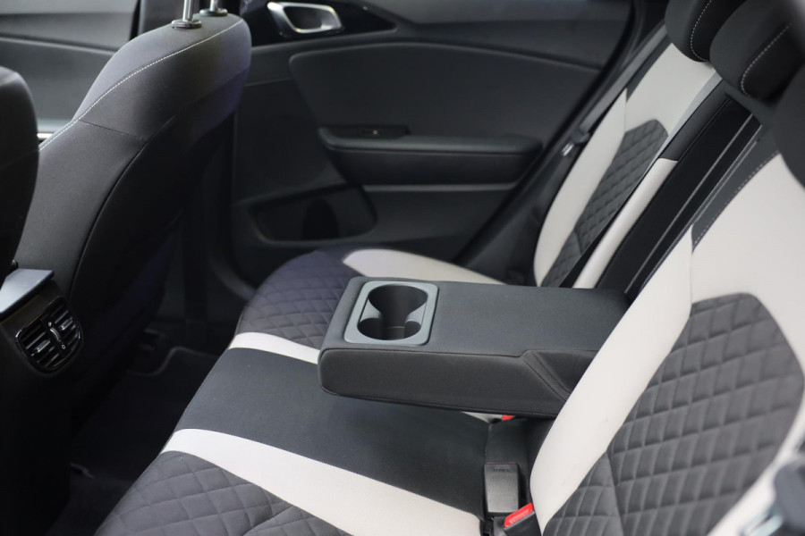 Kia ProCeed 1.4 T-GDI GT-Line / Aut / Navi / Open Panoramadak / JBL / Camera / Dode Hoek / Lane Assist / Led / Pdc / Allu Velgen