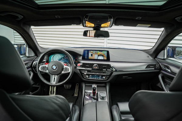 BMW 5 Serie M5  F90 Schuifdak Marina Blue 22'' Vossen Downpipe