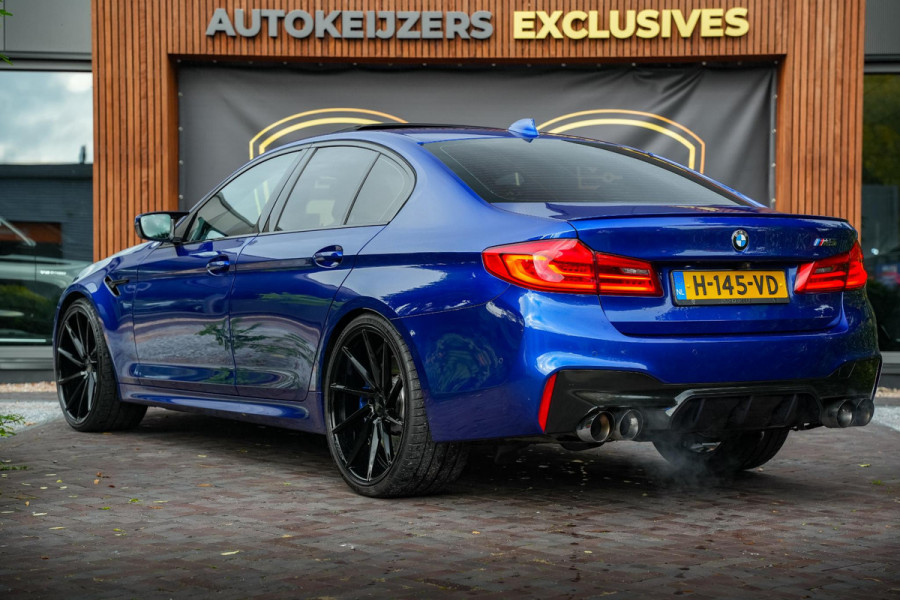 BMW 5 Serie M5  F90 Schuifdak Marina Blue 22'' Vossen Downpipe