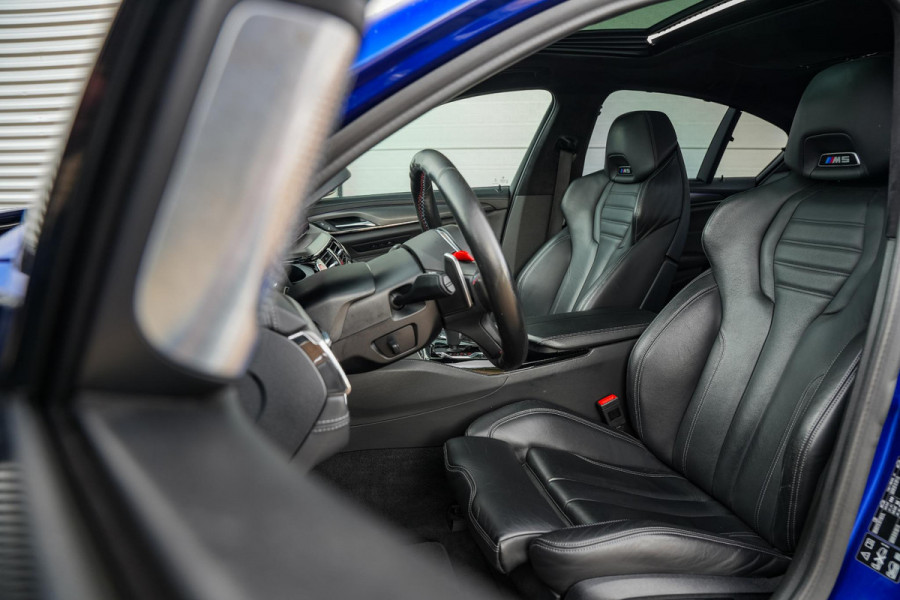 BMW 5 Serie M5  F90 Schuifdak Marina Blue 22'' Vossen Downpipe