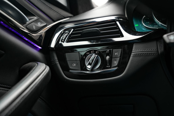 BMW 5 Serie M5  F90 Schuifdak Marina Blue 22'' Vossen Downpipe