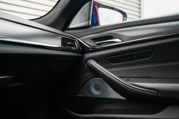 BMW 5 Serie M5  F90 Schuifdak Marina Blue 22'' Vossen Downpipe