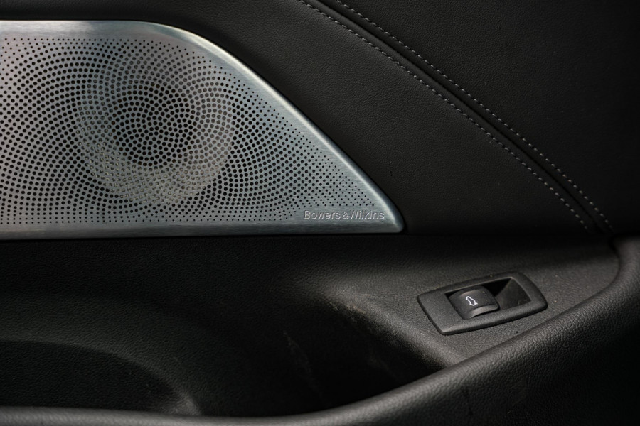 BMW 5 Serie M5  F90 Schuifdak Marina Blue 22'' Vossen Downpipe