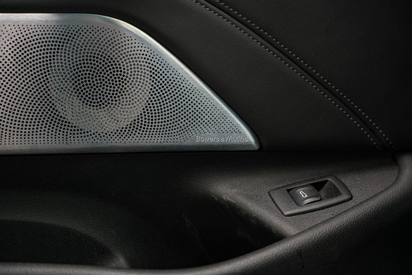 BMW 5 Serie M5  F90 Schuifdak Marina Blue 22'' Vossen Downpipe