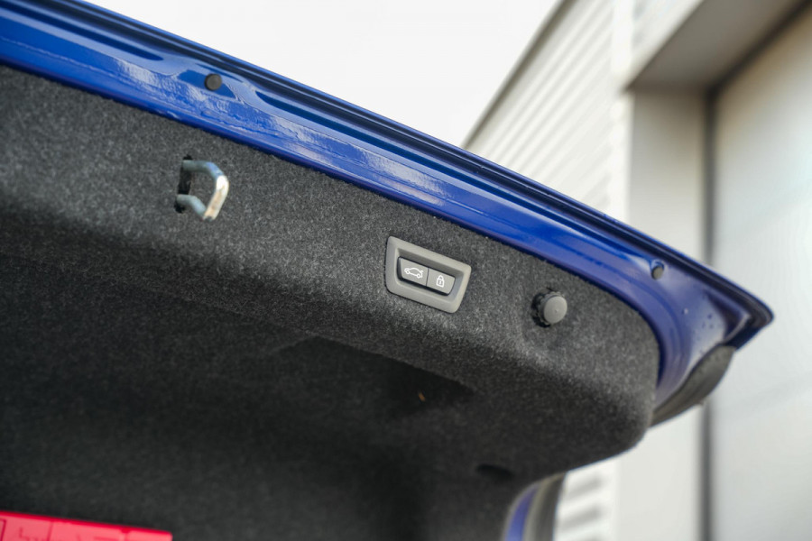 BMW 5 Serie M5  F90 Schuifdak Marina Blue 22'' Vossen Downpipe