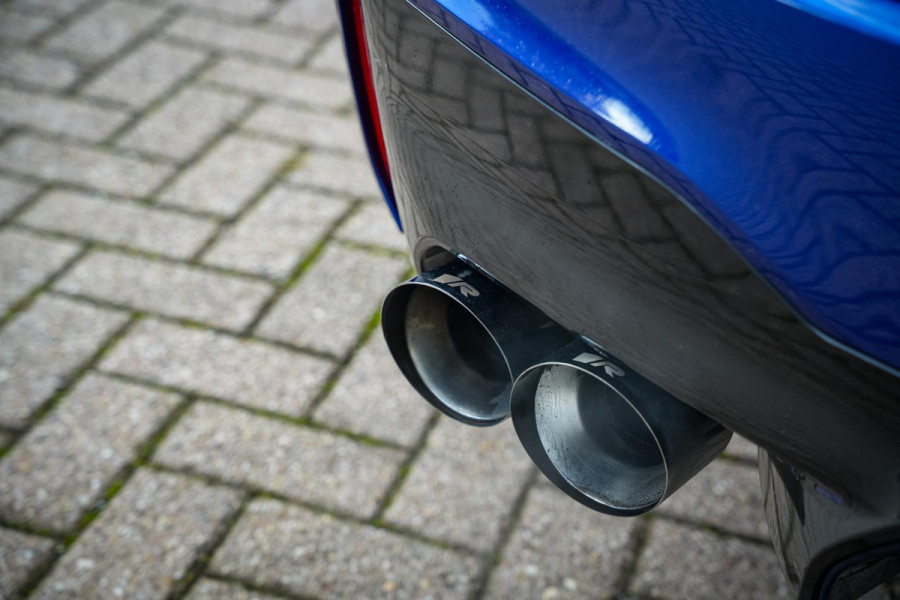 BMW 5 Serie M5  F90 Schuifdak Marina Blue 22'' Vossen Downpipe
