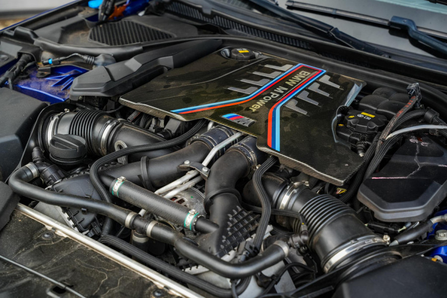 BMW 5 Serie M5  F90 Schuifdak Marina Blue 22'' Vossen Downpipe