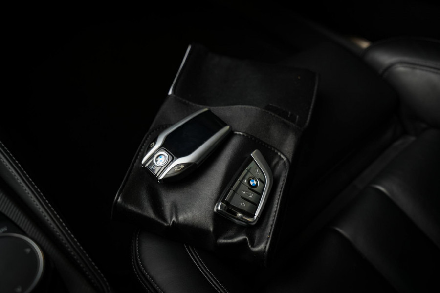 BMW 5 Serie M5  F90 Schuifdak Marina Blue 22'' Vossen Downpipe