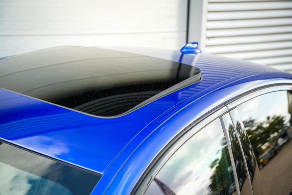 BMW 5 Serie M5  F90 Schuifdak Marina Blue 22'' Vossen Downpipe