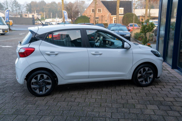 Hyundai i10 1.0 Trend 5-zits|Prijs rijklaar incl. 12 mnd garantie|Carplay stoel en stuurverwarming camera DAB parkeersensor achter